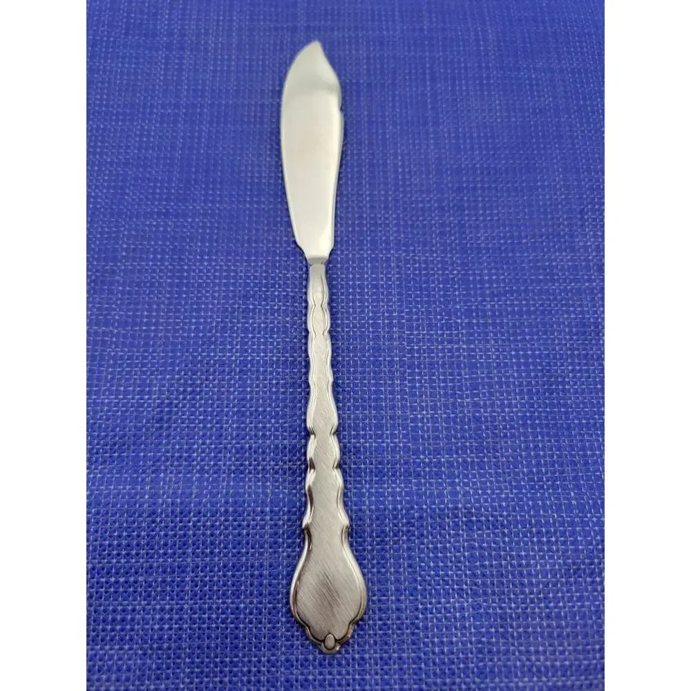 Oneida Cello Butter Knives 6 3/8